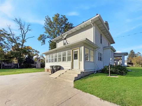 2906 Cambridge St, Des Moines, IA 50313