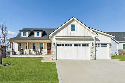 2719 Blooming Heights Dr, Norwalk, IA 50211