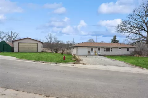 221 Cherry St, Colfax, IA 50054