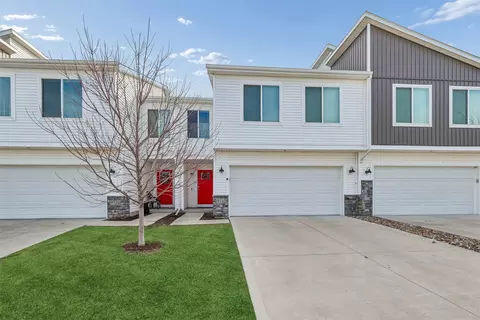 9732 Crowning Dr, West Des Moines, IA 50266