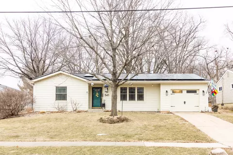 541 16th St, West Des Moines, IA 50265