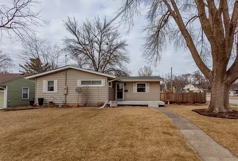 2301 Prospect Ave, West Des Moines, IA 50265