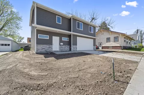 411 N 3rd Ave E, Newton, IA 50208