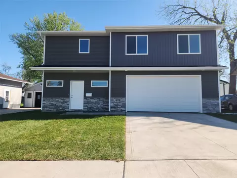 411 N 3rd Ave E, Newton, IA 50208