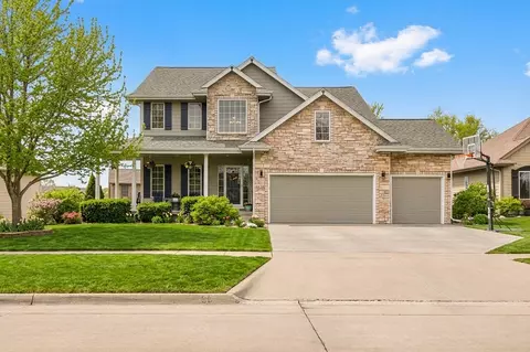 1620 Pinewood Ct SW, Altoona, IA 50009