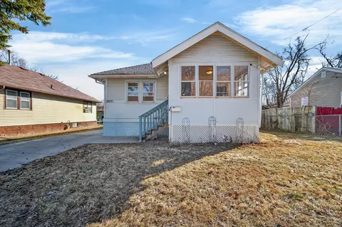 2021 22nd St, Des Moines, IA 50310