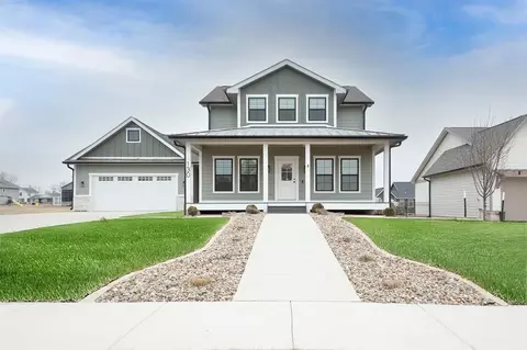 130 N 36th St, Cumming, IA 50061