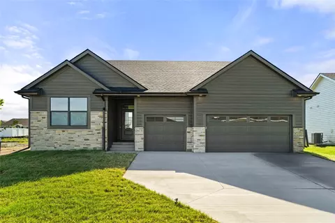 2615 NW Fairfield Dr, Ankeny, IA 50023