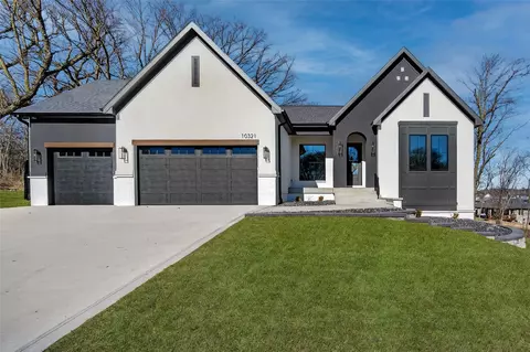 10321 Thorne Dr, West Des Moines, IA 50266