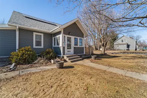 601 E 9th St S, Newton, IA 50208