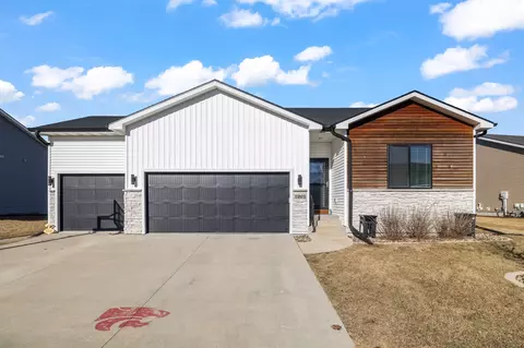 1005 Juniper Dr, Carlisle, IA 50047