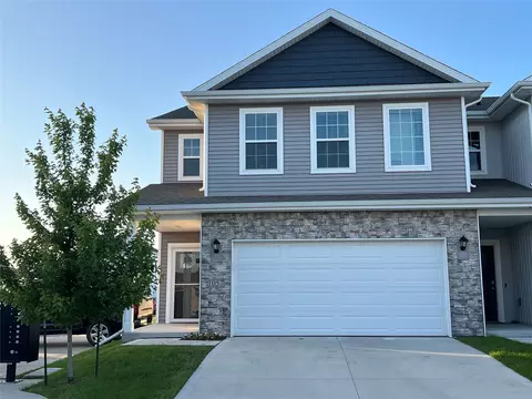 1057 Maywood Ln, Waukee, IA 50263