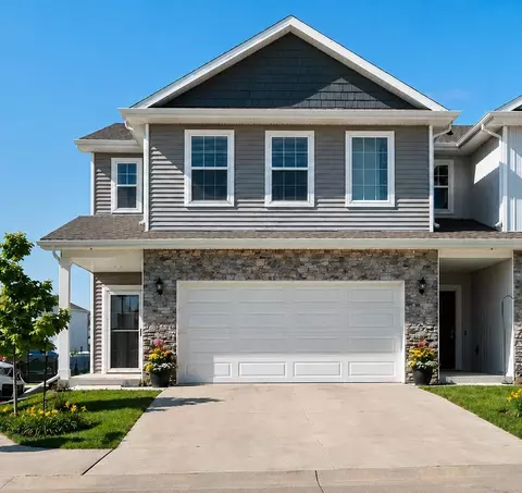 1057 Maywood Ln, Waukee, IA 50263