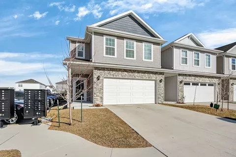 1057 Maywood Ln, Waukee, IA 50263