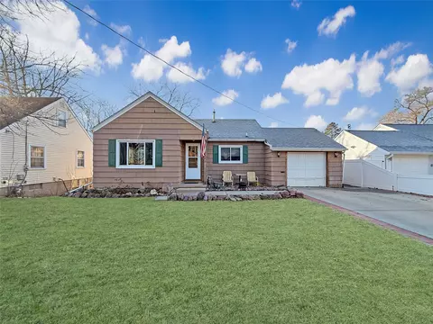 1220 Bell Ave, Des Moines, IA 50315