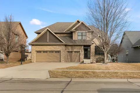 16513 Maple St, Clive, IA 50325