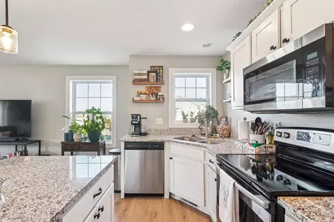 247 Red Oak Ct, Norwalk, IA 50211