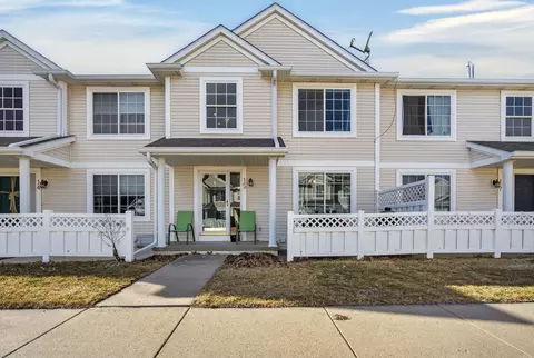 9265 Greenspire Dr #15, West Des Moines, IA 50266