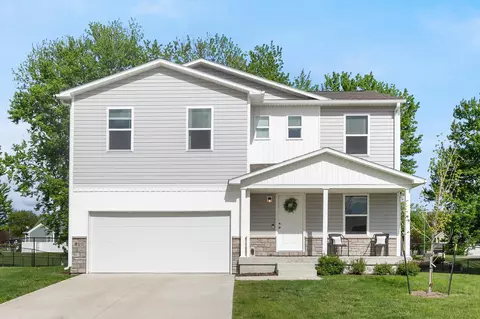 810 Springview Dr, Pleasantville, IA 50225