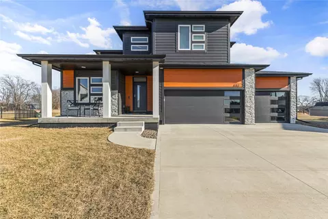 680 Morning Star Ct, Waukee, IA 50263