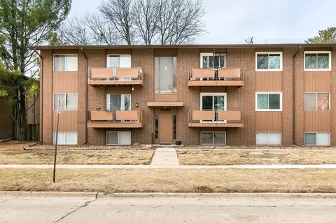 4206 64th St #2, Urbandale, IA 50322