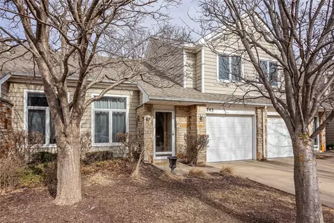 811 Burr Oaks Dr #703, West Des Moines, IA 50266