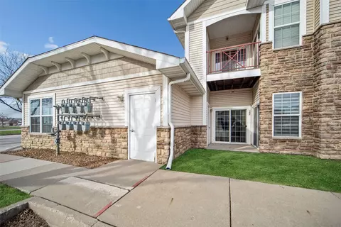 1313 SE University Ave #102, Waukee, IA 50263