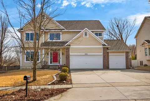 9012 Telford Cir, Johnston, IA 50131