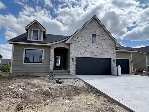 110 NW Ashley Ct, Waukee, IA 50263