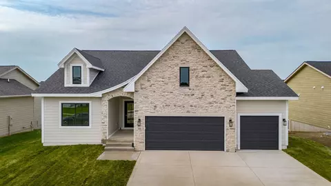 110 NW Ashley Ct, Waukee, IA 50263