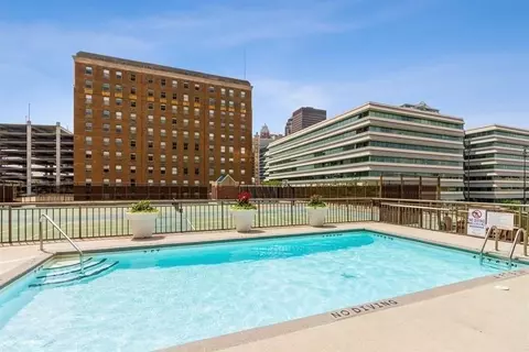 300 Walnut St #1509, Des Moines, IA 50309