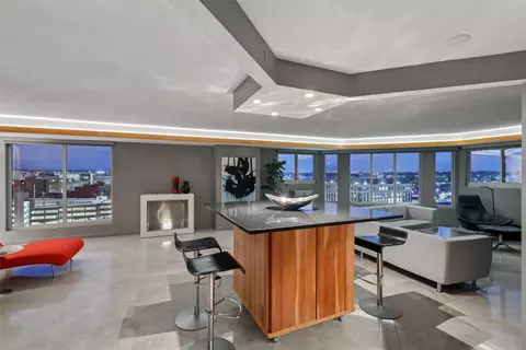 300 Walnut St #1509, Des Moines, IA 50309