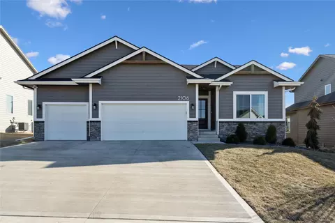 2106 Autumn Blaze Dr, Norwalk, IA 50211