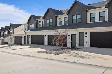14144 Wilden Dr, Urbandale, IA 50323