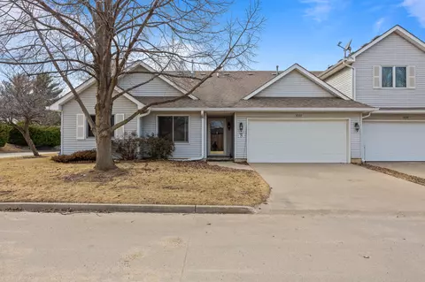 10130 Meredith Dr #8, Urbandale, IA 50322