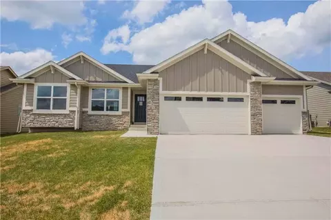 612 NE 55th St, Ankeny, IA 50021