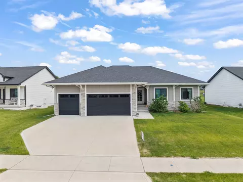 2804 Blooming Heights Dr, Norwalk, IA 50211