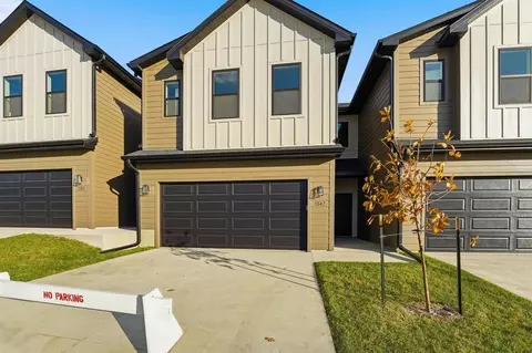 1367 Meadow Rose Pl, Waukee, IA 50263