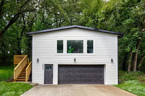 8453 Meadow Wood Dr, Dexter, IA 50070