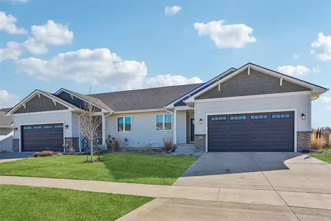 827 Trail Ridge Rd, Indianola, IA 50125