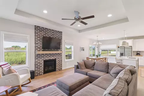 2383 SE 5th St, West Des Moines, IA 50265
