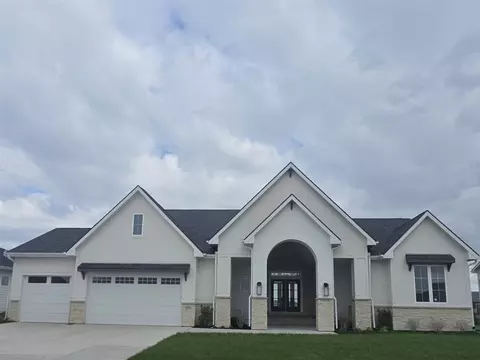 16211 Sharon Dr, Urbandale, IA 50323