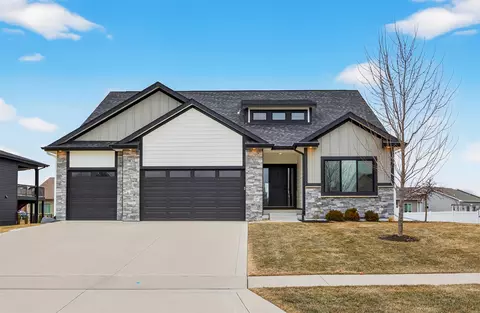909 NW Mils Ct, Ankeny, IA 50023