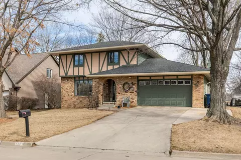 4205 98th St, Urbandale, IA 50322