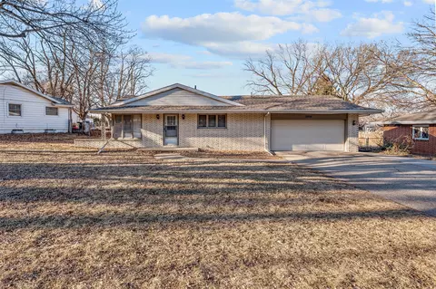 2956 Hubbell Ave, Des Moines, IA 50317