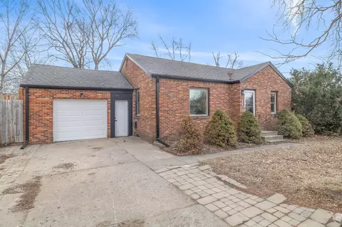 413 19th St, West Des Moines, IA 50265