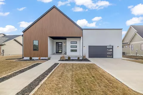 320 N 36th St, Cumming, IA 50061