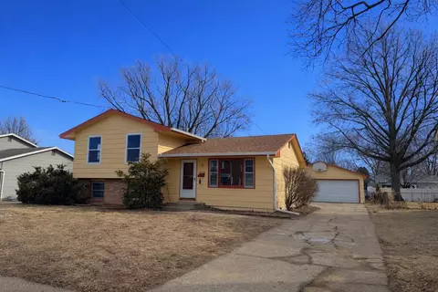 4305 69th St, Urbandale, IA 50322