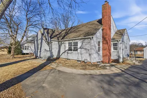 615 6th St, Waukee, IA 50263