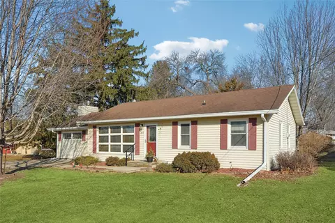 810 N E St, Indianola, IA 50125